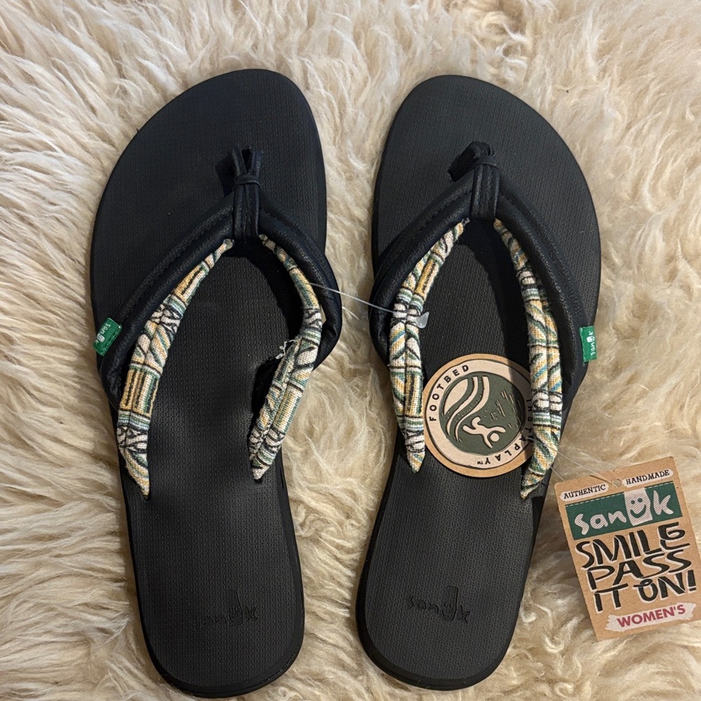 NWT Sanuk LuLu flip flops 7